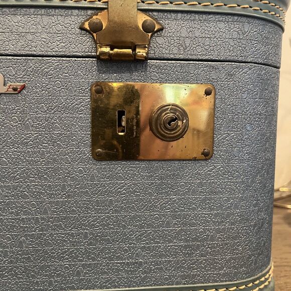 Rare First Lady 1960's Blue Train Case Pebbled, Pink Interior Riveted No Key - Picture 6 of 16